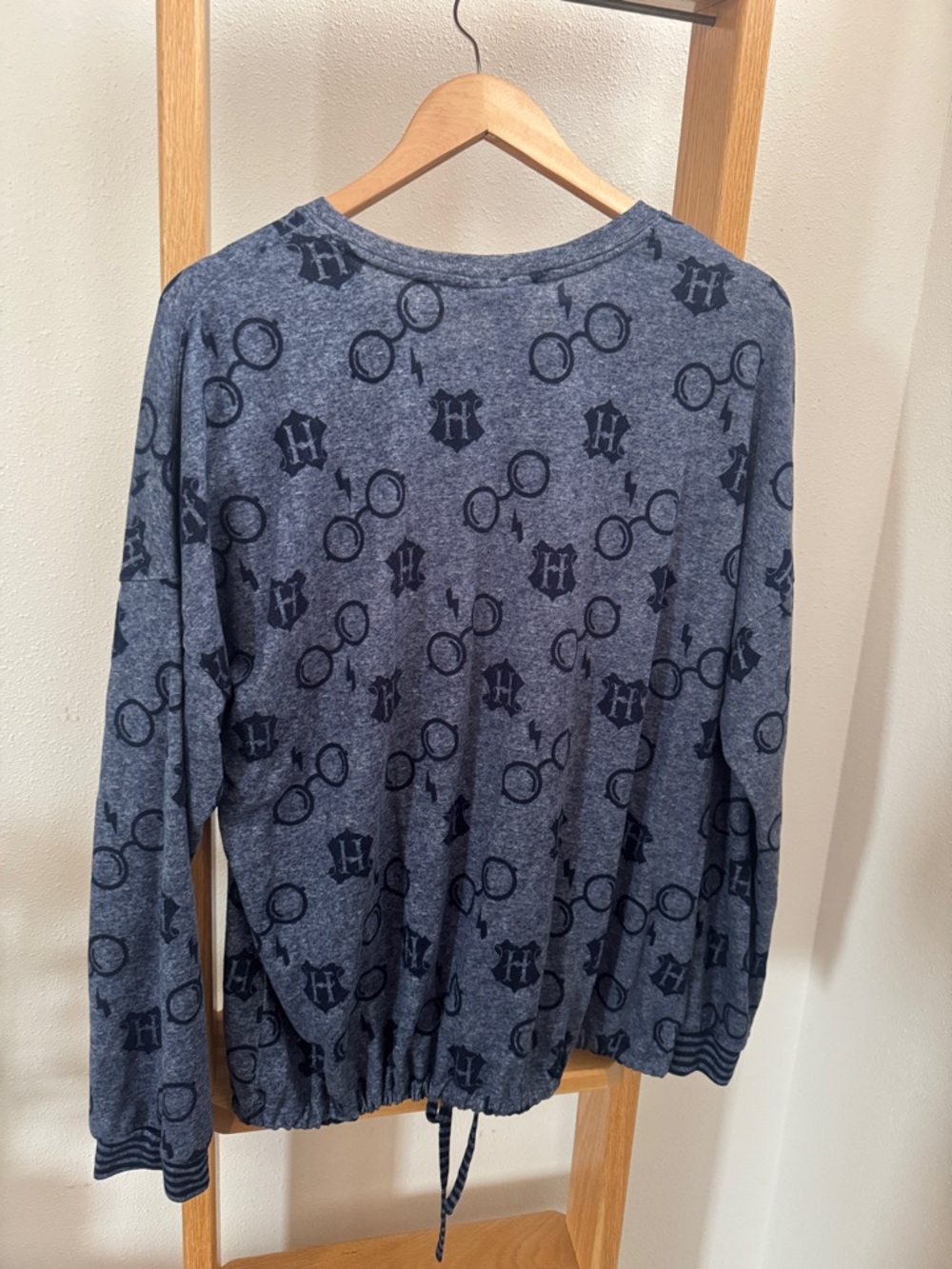 Like new 🧙♀️Harry Potter Wizarding World Lounge Top XL Poly/Spandex blend - Picture 8 of 9